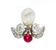Bague XIXe s., 2 ors sertie d'un rubis synthétique, de diamants taille 8/8 et ancienne ainsi que d'u