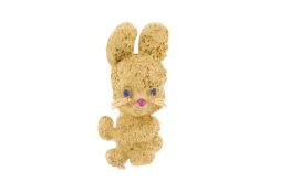 Broche lapin or 750 texturé sertie d'un rubis et de cabochons de saphir, h. 4.3 cm, 21g