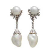 Paire de pendants d'oreilles amovibles or gris 585 ornés de perles de culture rondes et baroques reh