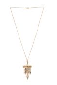 Pendentif XIXe s., or serti de diamants taille ancienne entourés de liserés d'émail noir, sur une ch