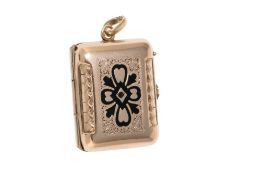 Lot de 2 pendentifs du XIXe s., or et or rose 585, l'un orné d'émail noir s'ouvrant pour dévoiler de