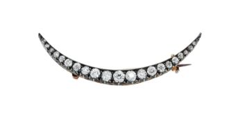 Broche croissant XIXe s., or et argent serti de diamants taille ancienne, h. 4.6 cm