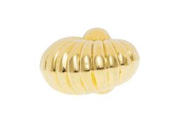 Cartier, bague or 585 surmontée d'une coquille de Nautile godronnée, signée, doigt 59-19, 12g