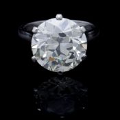 Solitaire platine serti d'un diamant taille old european (env. 6.1 cts), doigt 48-8