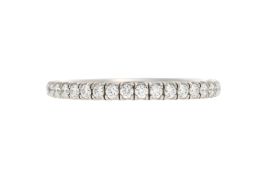 Cartier, anneau demi rivière platine serti de diamants taille brillant, signé, numéroté LQG282, doig