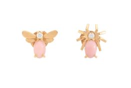 Chaumet, Attrape-moi, paire de clous d'oreilles or rose 750 figurant une mouche et une araignée sert