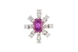 Bague or gris 750 sertie d'un saphir rose ovale entouré de diamants taille brillant, doigt 57-17