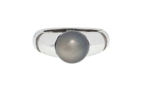 Mauboussin, bague or gris 750 poli et sablé ornée d'une perle de culture grise, signée, numérotée P2