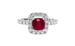 Bague or gris 750 sertie d'un rubis birman taille coussin de 1.186 carat, chauffé, selon le rapport