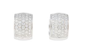 Paire de créoles or gris 750 pavées de diamants taille brillant, h. 1.2 cm, 8g