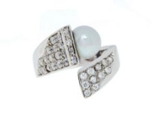 Bague or gris 750 ornée d'une perle de culture et sertie de diamants d'imitation, doigt 52-12, 9g