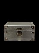 Louis Vuitton, coffret trésor épi silver, 25 x 13.5 x 17.5cm Créé avec La Fabrique Nomade, une ass