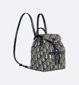 Christian Dior, sac à dos enfant en toile jacquard Dior Oblique beige et bleue, printemps 2025, fini