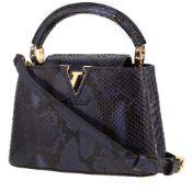 Louis Vuitton, sac Capucines Mini en python bleu, lancement 2014, garniture en métal doré, poignée s