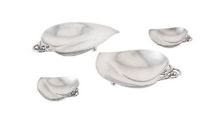 Tiffany & Co. Ensemble de 2 paires de coupelles feuilles en argent Sterling, New York, XXe s., long.