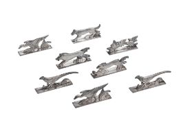 Suite de 8 porte-couteaux animaux en métal argenté, XXe s., comprenant: faisan, lapin, sanglier,...