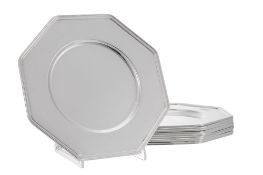 Christofle. Suite de 10 assiettes de présentation en métal argenté, modèle à pans coupés, diam. 28 c