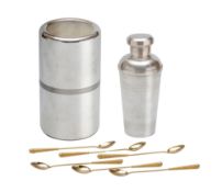 Ensemble d'1 shaker, 1 seau à bouteille en métal argenté Christofle et 6 cuillers à cocktail en méta
