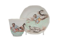 Coupe et sa soucoupe en porcelaine, Chine, XVIIIe s., chacune au décor d'un berger et ses moutons, a