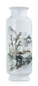Vase en porcelaine, Chine, XXe s., décor de paysage au pavillon et inscriptions, signé 鄒國鈞 (Zou Guoj