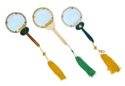 Ensemble de 3 loupes, Chine, moderne, monture en argent décoré de chauve-souris et de caractères sho