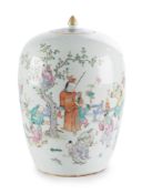 Pot couvert en porcelaine famille rose, Chine, XIX-XXe s., décor de multiples enfants jouant dans un