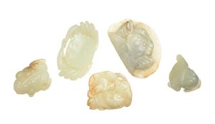 Amphibiens et crustacés, ensemble de 5 sculptures en jade, Chine, comprenant: 2 crabes dont un dans