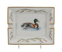 HERMÈS. Vide-poche cendrier en porcelaine, Paris, à décor de canard, 19,8x16 cm