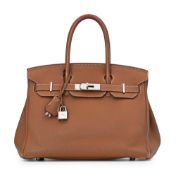 Hermès, sac Birkin 30 en cuir Togo Gold, année 2021, piqué sellier blanc, tirette clochette, 2 clefs