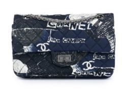 Chanel, sac 2.55 Reissue Graffiti, année 2019, édition limitée en jersey imprimé, carte d’authentici