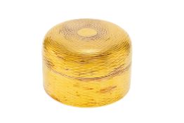 Hermès, boîte ronde en vermeil au décor guilloché de ruches, boîte, h. 6,5 cm et diam. 10 cm, poids