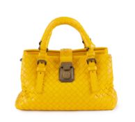 Bottega Veneta, sac Weave Tote en cuir intrecciato nappa jaune, bandoulière, accessoire miroir, hous