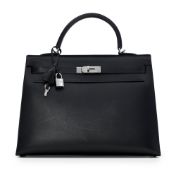 Hermès, sac Kelly 35 Sellier en cuir box noir, année 2004, bouclerie couleur palladium, tirette et c