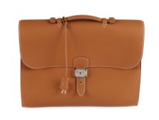 Hermès, sac à dépêches en cuir Togo Gold, année 2002, à 3 soufflets, piqué sellier blanc, fermoir de