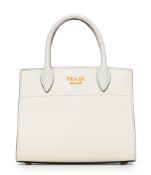 Prada, sac Saffiano City Mini Bibliothèque en cuir blanc saffiano avec soufflet rose, bandoulière, 1