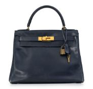 Hermès, sac Kelly 28 retourné en cuir de box bleu marine, année 1977, tirette et clochette avec 2 cl
