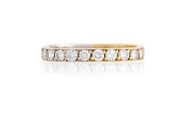 Anneau rivière à base carrée 2 ors 750 serti de diamants taille brillant, doigt 53-13
