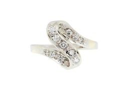 Bague or gris 750 stylisant un ruban serti de diamants taille brillant et 8/8, doigt 52-12, 3g