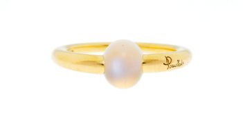 Pomelatto, M'ama non M'ama, bague en or rose 750 sertie d'un cabochon de pierre de lune, signée, doi