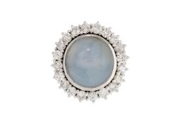 Bague or gris 750 sertie d'un saphir étoilé gris entouré de diamants taille brillant, doigt 56-16, 1