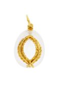 Lalaounis, pendentif œuf en cristal de roche dépoli et or 750 orné d'une couronne de laurier, signé,