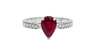 Bague or gris 750 sertie d'un rubis birman taille poire de 1.091 carat, chauffé, selon le rapport Be