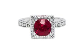 Bague or gris 750 sertie d'un rubis birman de 1.972 carat, chauffé, selon le rapport Bellerophon n°B