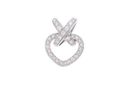 Chaumet, Liens, pendentif cœur or gris 750 serti de diamants taille brillant, signé, numéroté 997994