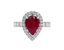 Bague or gris 750 sertie d'un rubis birman taille poire de 2.20 carats, chauffé, selon le rapport Be