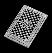 Etui à cigarettes en or et argent ajouré, serti de diamants, début XXe s., travail en treillis de fl