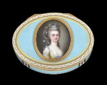 Tabatière ovale en or et émail, prob. Hanau, vers 1780–1790, miniature de femme en émail plein, 2,7x