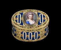 Tabatière ovale en or et émail, centré d'un portrait de Marie Antoinette en émail plein, France circ
