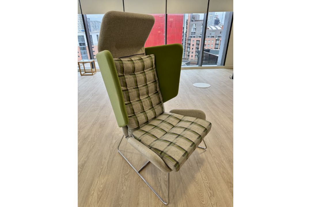 Contemporary upholstered breakout winged Armchair, with chrome legs, green (location in building: - Image 2 of 5