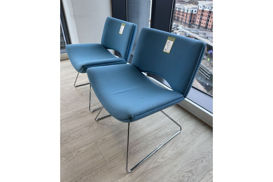 Pair Boss upholstered Reception Chairs (location in building: sixth floor) - Image 2 of 3